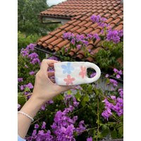 Handgemachte Keramiktasse - Rosa Und Blau Pastell Blumen Design von ClayPoetryCeramics