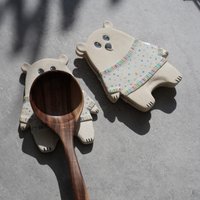 Bär Im Konfetti Dot Sweater Löffel Rest Oder Trinket Dish/Süßes Geschenk von ClayThreadAndCat