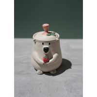 Bärenglas/Erdbeerbär Keramik Handgemachtes Glas Süßes Bärengeschenk Bär Mit Erdbeere von ClayThreadAndCat