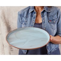 Extra Große Hellblaue Runde Servierplatte, Dekorative Platte Mit Rand, Keramiktablett 14, 5 "Durchmesser von ClaybyDannah