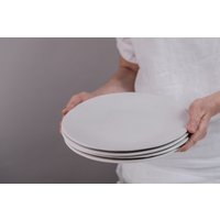 Satz Von Vier Handgefertigten Weißen Keramiktellern, 4 Großen Tellern Aus Keramik, Geschirr von ClaybyDannah