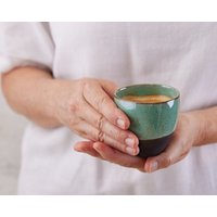 Set Mit 2 Türkisfarbenen Handgefertigten Keramik-Espressobechern, Boho Rustikale Espressotassen, Kleine Teetassen Ohne Griffe, Weihnachtsgeschenk von ClaybyDannah