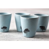 Set Mit 4 Türkisfarbenen Keramikbechern Baumabziehbildern, Modernen Teetassen, Kleinen Blauen Tassen/Bechern von ClaybyDannah
