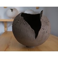 Natural Split // Handgefertigte Keramikvase/Skulpturale Vase Strukturierte Keramikgefäß/ Natürliche Textur von CleanandClay