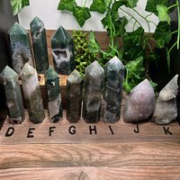 Du Wählst - Moos Bezogener Achatturm Mit Duzy von ClementineCrystalsUS