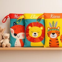 Personalisierte Nasstasche Wetbag Kita Wasserfest Für Wechselwäsche Ideal Als Geschenk Zur Geburt Geburtstag Wasserabweisend Mit Namen von CleoNoah