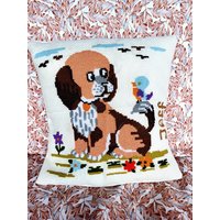 Personalisiertes Kissen Volkskunst Dekokissen Vintage Stickerei Hundedruck Handarbeit Nadelkissen von Cleopatravintage