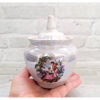 Weiße Zuckerdose Madonna Sugar Pot Schäferjunge Serving Odds Mitte Jahrhundert Moderne Retro Küche Dekor Küchenutensilien Steinzeug Weiße Zuckerdose Madonna Sugar Pot Schäferjunge Serving Odds Mitte Jahrhundert Moderne Retro Küche Dekor Küchenutensilien Steinzeug von Cleopatravintage