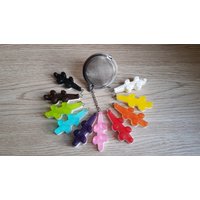 Teekugel Aus Harz in Form Eines Krokodilbonbons - 10 Farben Zur Auswahl, Originelles Teesieb, Perfekt Für Die Teezeit Teekugel Aus Harz in Form Eines Krokodilbonbons - 10 Farben Zur Auswahl, Originelles Teesieb, Perfekt Für Die Teezeit von CleopheaResinea