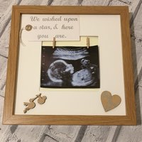 Personalisierter Baby Fotorahmen, Storch & Herz, Neues Geschenk Personalisierter Baby Fotorahmen, Storch & Herz, Neues Geschenk von Cleverchic1