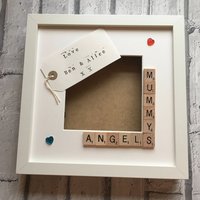 Personalisierter Scrabble-Kunstrahmen, Mamas Sterne, Engel, Monster Personalisierter Scrabble-Kunstrahmen, Mamas Sterne, Engel, Monster von Cleverchic1
