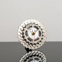 Fahrrad Industrie Uhr, Moderne Metall Steampunk Tischuhr Geschenk Für Radfahrer Oder Mechaniker von ClockLight