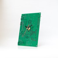 Grüne Leiterplatte Uhr, Freundgeschenk, Vater Geschenk, Kleine Tischuhr, Recycling, Computeruhr, Geek Geschenk Mann von ClockLight