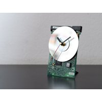 Grüne Tischuhr, Platinenuhr, Recycelte Computer Teile Uhr, Freund Geschenk, Ehemann Vater Geek Geschenk von ClockLight