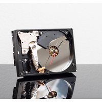Schwarze Festplattenuhr, Kleine Schreibtischuhr, Schwarze Uhr, Moderne Einzigartige Geschenk Für Freunde, Computer Geek Geschenk, Schreibtischuhr von ClockLight