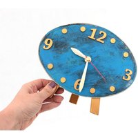 Handgemachte Holz Tischuhr Ellipse in Gold & Himmelblau, Tickend von ClockWoodStudio