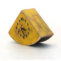 Handgemachte Rustikale Gelbe Schreibtischuhr Aus Holz, Distressed Tabletop Decor von ClockWoodStudio