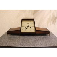 Hermle - Mid Century Mod Mantel Clock Wood Quartz Refurbished von ClockworkHD