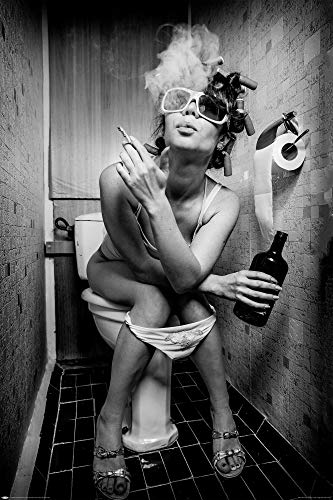 Girl Sits In a Toilet Premium Poster, Plakat XL - 61 x 91,5 cm - Frau auf Toilette mit Zigarette und Schnaps von Close Up