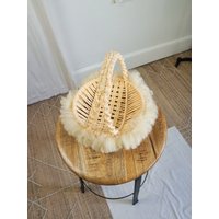 Vintage 70Er Jahre Makramee Mid Century Handgefertigt Gewebte Buttercreme Flauschige Raw Trim Korb Handgewebte Textilgarn Strickstoff Schüssel Vintage 70Er Jahre Makramee Mid Century Handgefertigt Gewebte Buttercreme Flauschige Raw Trim Korb Handgewebte Textilgarn Strickstoff Schüssel von ClosiTherapiVintage