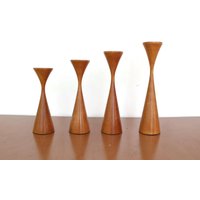 4 Holz Kerzenhalter/Rude Osolnik Stil Mid Century Modern Nussbaum Set Abgestufte Größen von CloudburstVintage