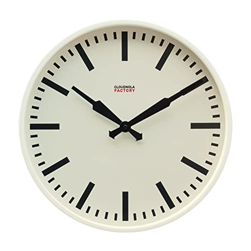 Cloudnola Factory Weisse Metall Bahnhofsuhr - Designer Wanduhr Weiß, 45 cm Durchmesser - Moderne Wanduhr ohne Ticken, Batteriebetriebene Quarzuhr von Cloudnola