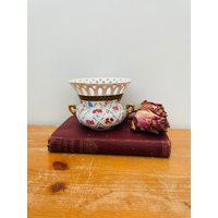 Vintage Leonardo Collection Pierced Rim Double Handled Vergoldet Und Flora Muster Posy Vase von CloudyLemons