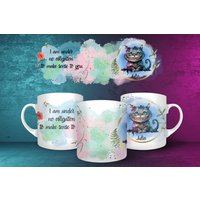 Bunte Alice in Wonderland Tasse Mit Grinsekatze Motiv Und "I Am Under No Obligation To Make Sense You' Zitat von CloudyWondersGifts