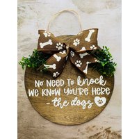 18" Keine Notwendigkeit Zu Klopfen, Wir Wissen, Dass Sie Hier Hund Tür Aufhänger, Dekor, Willkommen Runde Schild 18" Keine Notwendigkeit Zu Klopfen, Wir Wissen, Dass Sie Hier Hund Tür Aufhänger, Dekor, Willkommen Runde Schild von ClouseCrafts