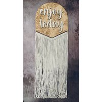 Genießen Sie Heute Blumengravierte Wandbehang, String Wandkunst, Genießen Boho Wanddeko, Lasergravierte Pfingstrosen, Weiße Wanddeko von ClouseCrafts