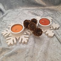Teelichthalter Schneeflocke Mit Selbstgegossenem Teelicht Teelichthalter Schneeflocke Mit Selbstgegossenem Teelicht von CoWoWeiSchmuck