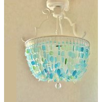 Sea Glass Chandelier Leuchte Beach Deckenleuchte Flush Mount Licht Küsten Kronleuchter Kristall-Kronleuchter von CoastalRadianceLites