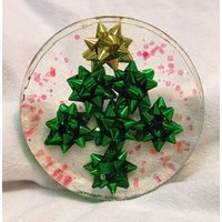 Weihnachtsbaum Epoxy Harz Untersetzer, Miniatur-Geschenk-Bögen, Urlaub Untersetzer von CoasterCrazeStudio