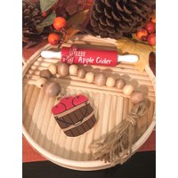 Apfeleimer Herbstgirlande, Holzperlengirlande, Quastengirlande, Gestufte Tablett-Perlen, Apfelweingirlande von CoasticDesigns