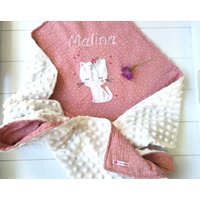 Kuschelweiche Babydecke, Schmusedecke, Kuscheldecke, Puckdecke Bestickt Mit Namen Und Kätzchen Kuschelweiche Babydecke, Schmusedecke, Kuscheldecke, Puckdecke Bestickt Mit Namen Und Kätzchen von CoccolineShop