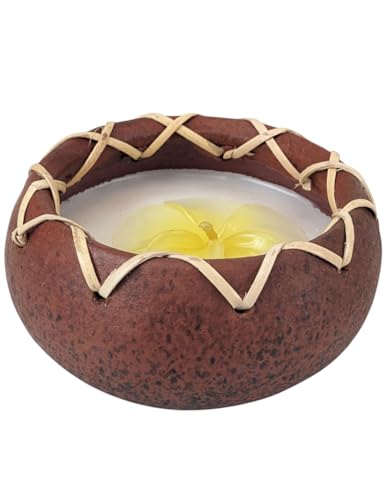 Coco Papaya Runde Kerze mit Frangipani-Blume – Terrakotta und Rattan von Coco Papaya