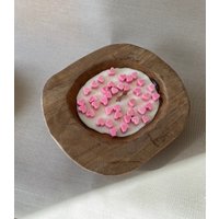 Woodwick Bowl Teak „Lovely One" Say I Love U, Outdoor Filled With Sustainable Rapseed & Topped Little Wax Hearts in Pink Woodwick Bowl Teak „Lovely One" Say I Love U, Outdoor Filled With Sustainable Rapseed & Topped Little Wax Hearts in Pink von CocoBoutiqueShopDE
