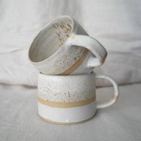 Rustikale Handgemachte Tasse Sekundenbecher Handmade | Weiß & Braun Keramik Rad Getöpfert Becher Kaffeetasse Geschenk von CocoFlamingoStudio