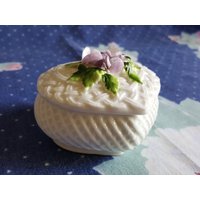 Herz Form Trinket Box Mit Lila Blumen Auf Dem Deckel Korb Muster Knochen China von CocoaTeaByTheSea