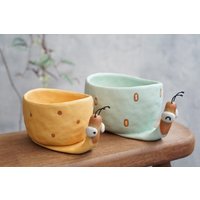 Set 2 Pieces Schneckentöpfe , Schnecken-Blumentöpfe Handgemachte Keramik-Übertöpfe Set 2 Pieces Schneckentöpfe , Schnecken-Blumentöpfe Handgemachte Keramik-Übertöpfe von Coconutstudiopottery