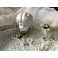 1 Antiker Kerzenhalter Weihnacht1900Großer Porzellankopf Mit Goldglimmer Baumschmuck Kerzenständer Tannenbaum Edwardian 1 Antiker Kerzenhalter Weihnacht1900Großer Porzellankopf Mit Goldglimmer Baumschmuck Kerzenständer Tannenbaum Edwardian von CoeursDeCaschel