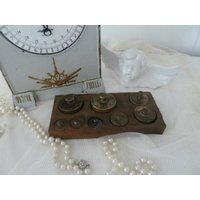 Antike Gewichte Im Holzkasten Waage Messing Holz 1910 Maßeinheit Edwardianstyle von CoeursDeCaschel