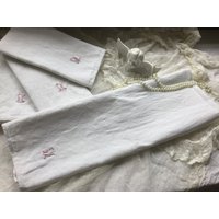Antike Leinenhandtücher Groß Lang Handtuch Küche Esszimmer Weiß Stickerei Monogramm Edwardian Vintage Brocante Style Landhausstil von CoeursDeCaschel