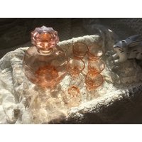 Art Déco Karaffe Likör Rosalin Glas Alt Pressglas Flasche Decanter Vintage Landhausstil Likörset Mit 6 Gläsern Art Déco Karaffe Likör Rosalin Glas Alt Pressglas Flasche Decanter Vintage Landhausstil Likörset Mit 6 Gläsern von CoeursDeCaschel