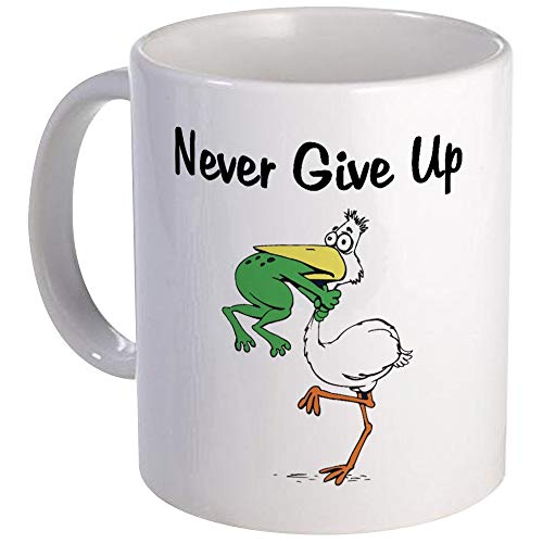 Keramiktasse mit der Aufschrift "Never Give Up Storch and Frosch", 325 ml, für Kaffee / Tee, Geschenk, Strumpffüller von Coffee Mug