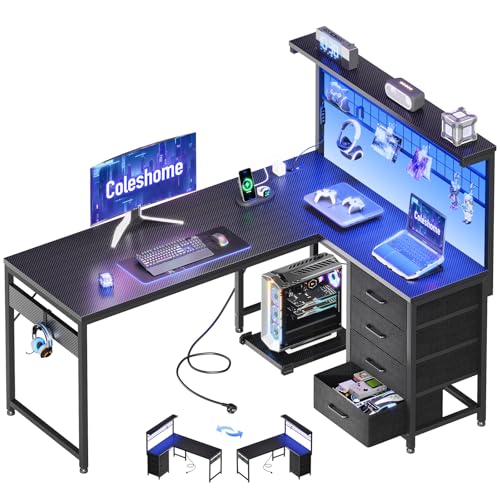 Coleshome Gaming Tisch mit LED, 130 × 100 cm Reversibler Gaming Schreibtisch mit Schubladen & Steckdosen, Eckschreibtisch mit Ablagefach & Stauraum, Kohlefaser Schwarz Coleshome Gaming Tisch mit LED, 130 × 100 cm Reversibler Gaming Schreibtisch mit Schubladen & Steckdosen, Eckschreibtisch mit Ablagefach & Stauraum, Kohlefaser Schwarz von Coleshome
