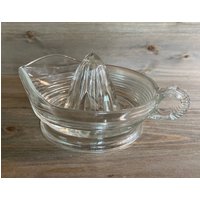 Vintage Schwerer Entsafter Aus Glas von CollectWithJoy