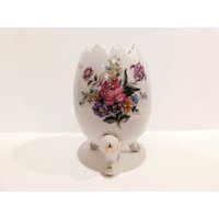 Vintage Weiße Porzellan Blumen Motiv Eierform Fußvase von CollectplusAccent