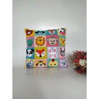 Besticktes Tierkissen Modernes Kinderzimmer Dekor | 40x40 cm von ColorfulYarnStory