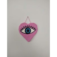 Evil Eye Hand Tufted Wandbehang, Herz Form Lochnadel Dekor, Rosa Farbe Mädchen Zimmer Dekoration von ColorfulYarnStory